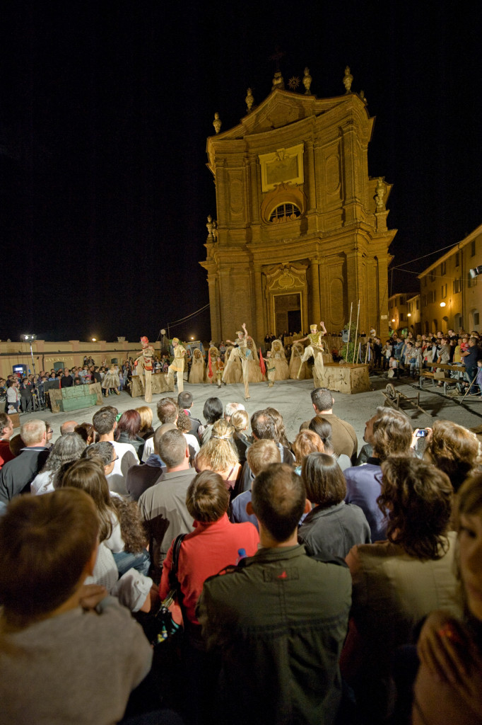 Compagnia Il Teatro dei venti - Il Draago - Festival Mirabilia 2011 - ph Andrea Macchia