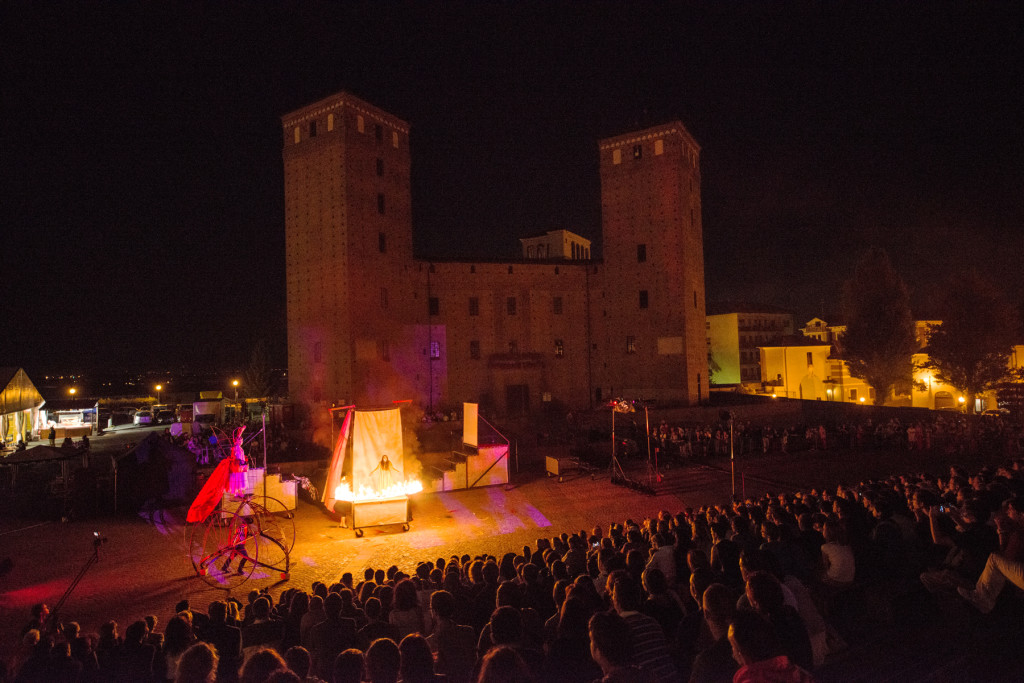 Ondadurto Teatro - C’era una volta - Festival Mirabilia 2013 - ph Andrea Macchia