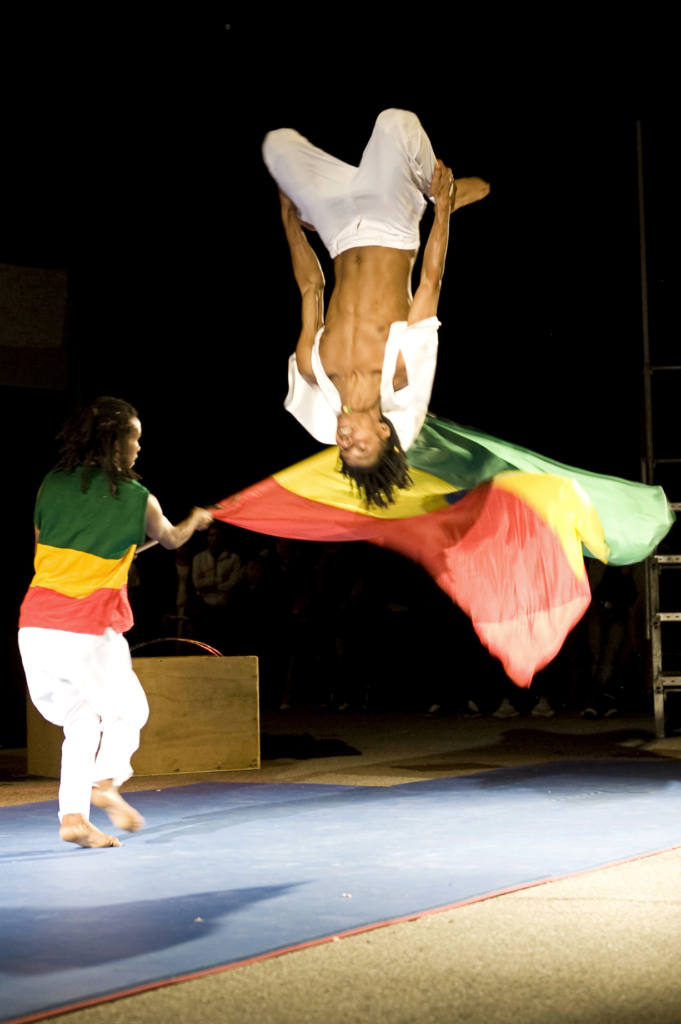Compagnia Fekat Circus (ETIOPIA) - Makeda e l’acrobatica fuga dell’arca - Festival Mirabilia 2011 - ph Andrea Macchia